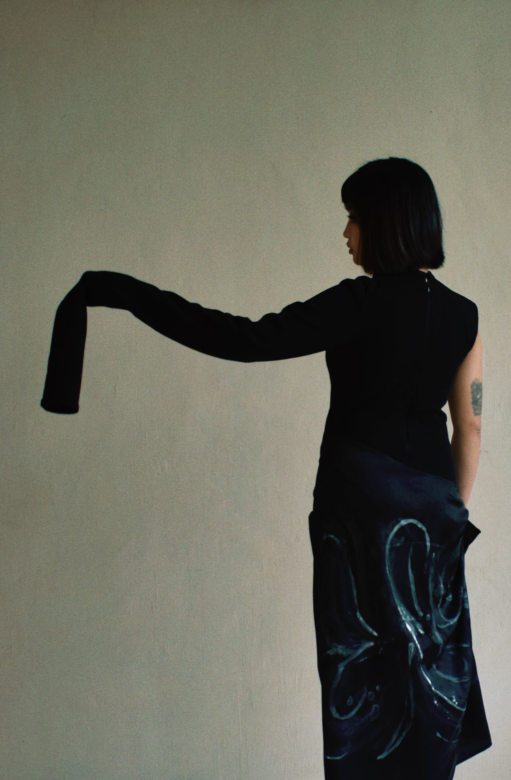 The Ashinaga-Tenaga (足長手長) dress
