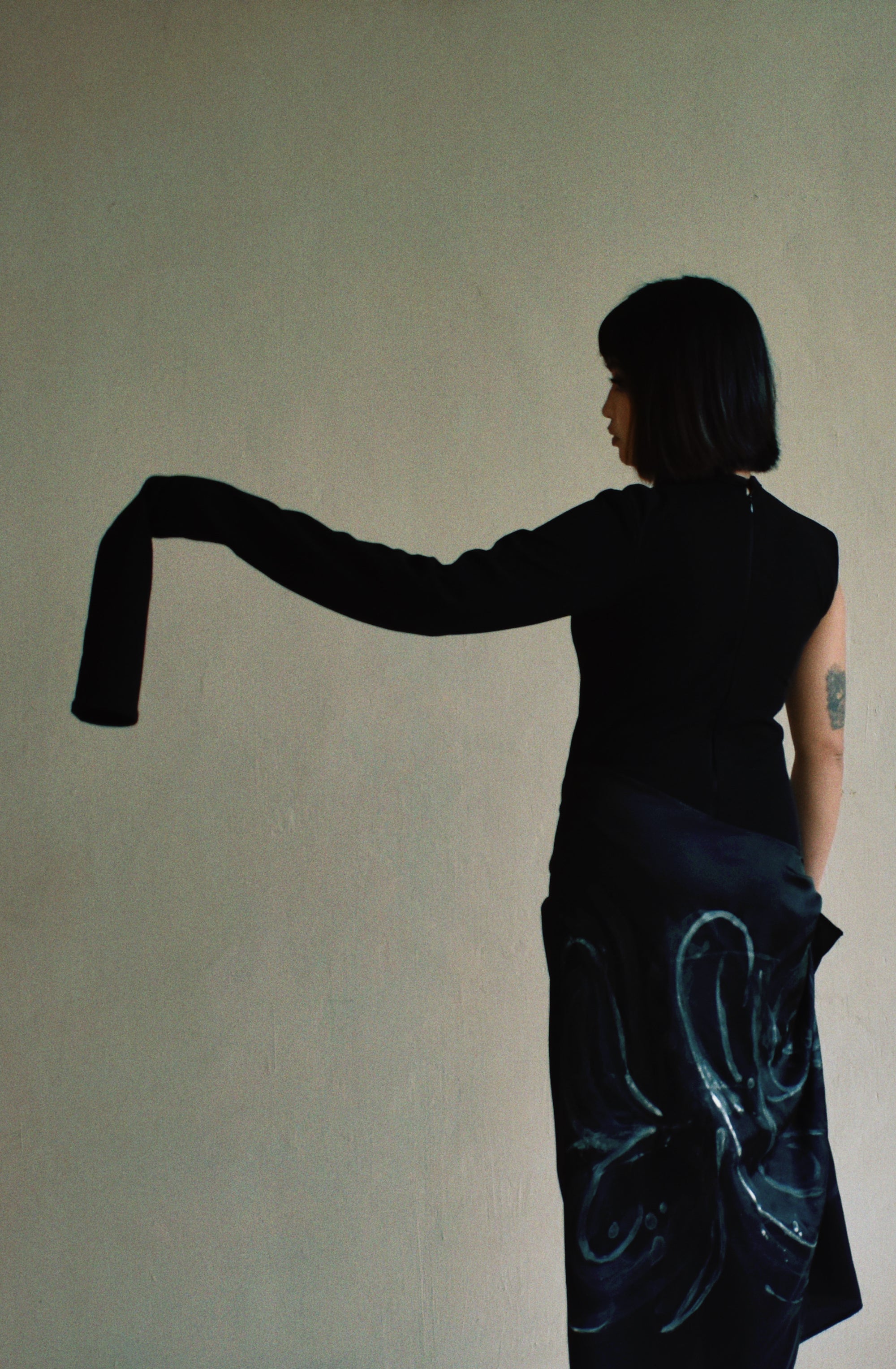 The Ashinaga-Tenaga (足長手長) dress