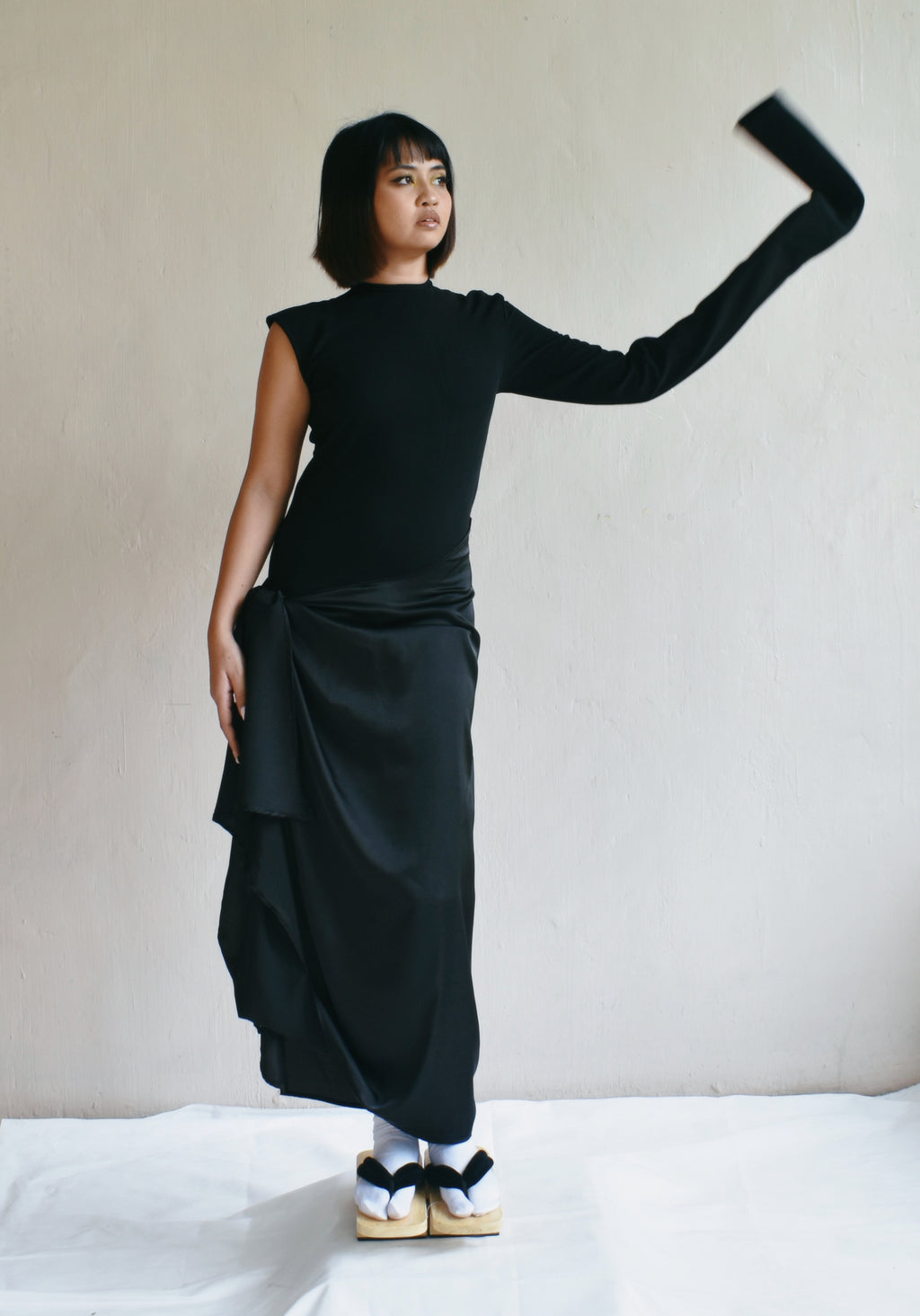 The Ashinaga-Tenaga (足長手長) dress