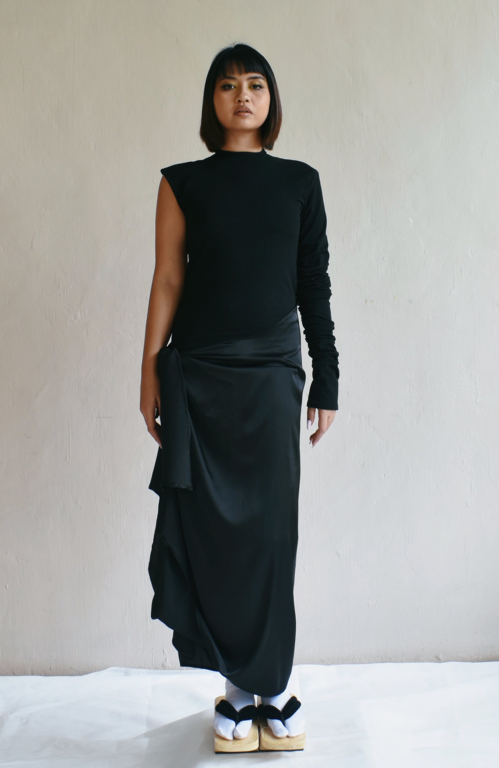 The Ashinaga-Tenaga (足長手長) dress
