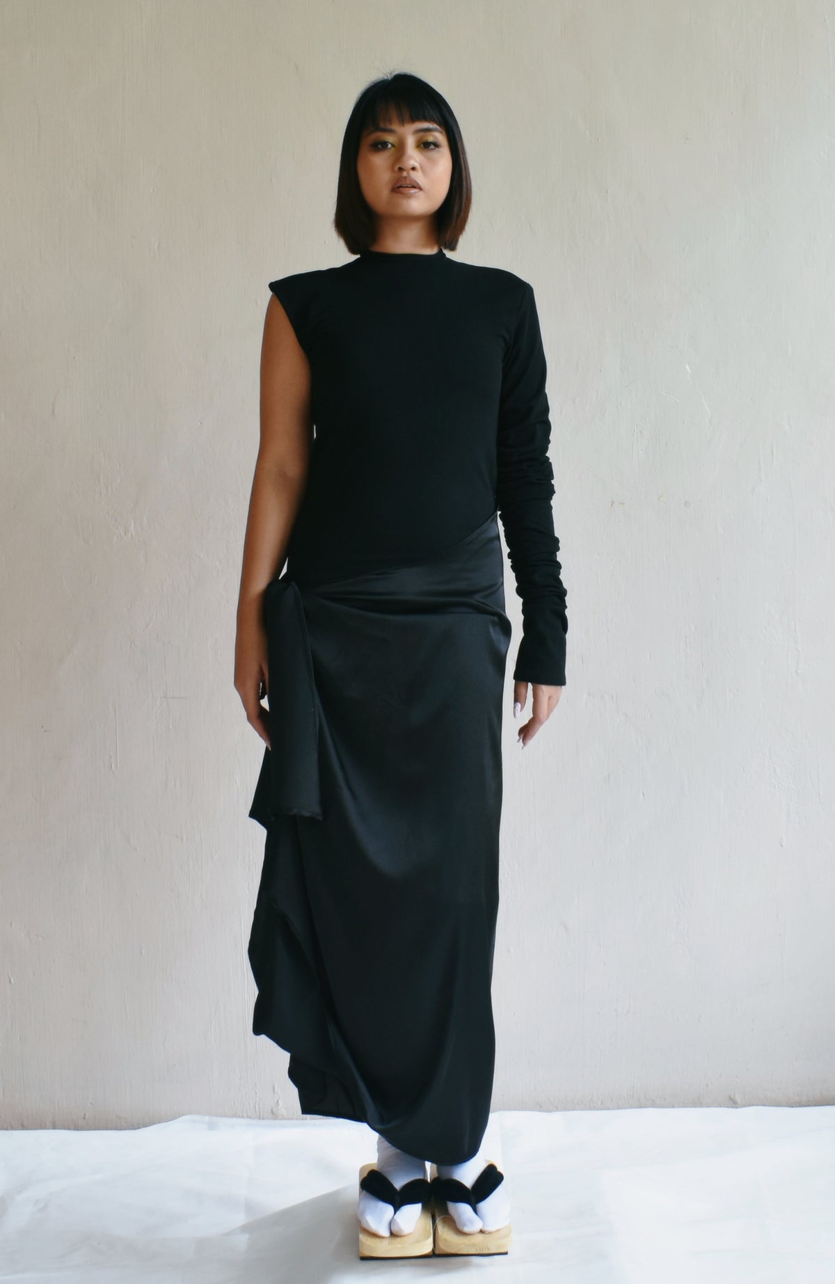 The Ashinaga-Tenaga (足長手長) dress